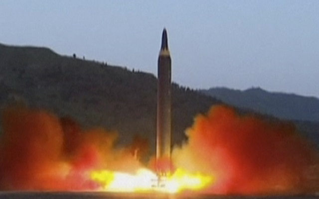 Ким Чен-ун: Заплахите не ни тревожат, продължаваме по план