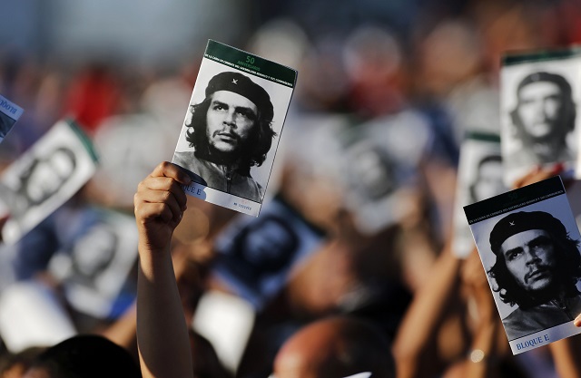 Куба почита легендата Че Гевара (СНИМКИ)