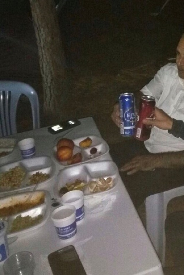 Скандал в Турция: Политици пият на партиен конгрес (СНИМКИ)