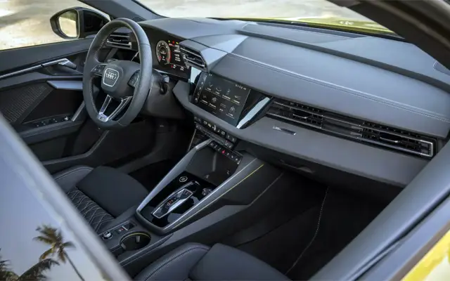 Audi обнови А3 и пусна версия allstreet, предназначена за всякакви пътища