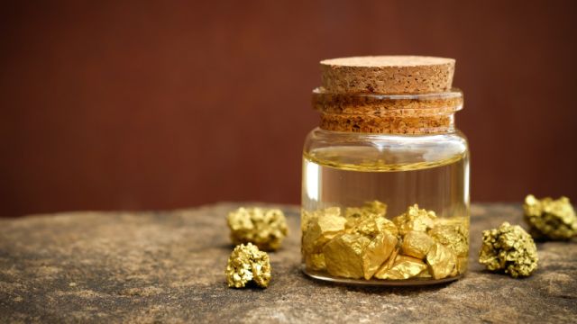 Цената на златото спада преди заседанието на Фед