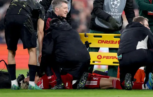 Смразяващата контузия, която ужаси цял "Анфийлд" (ВИДЕО)