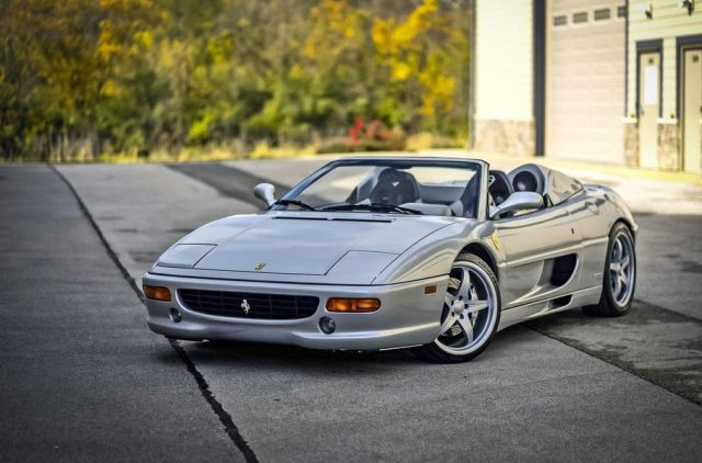  Продава се Ferrari-то на Шакил О`Нийл, което е с изключително необятен салон 