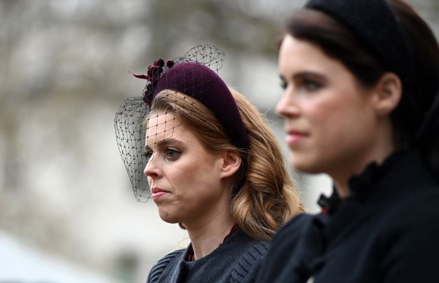  Кралицата уважи просълзена паметта на починалия принц Филип 
