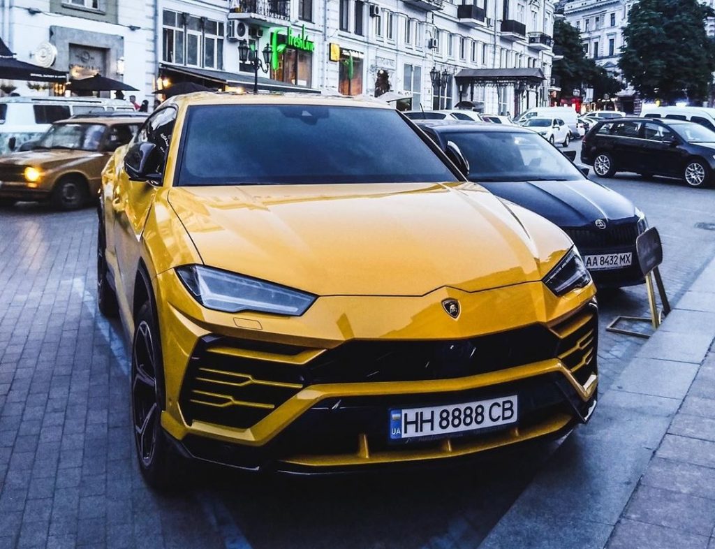 Най-много луксозни коли в света се продават в... Украйна