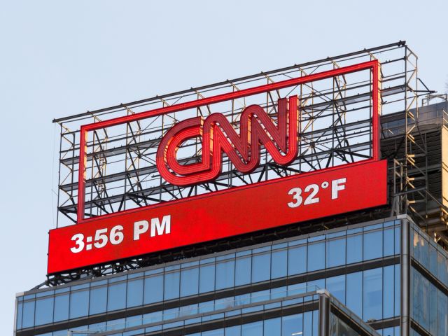 Водещите на телевизия Си Ен Ен бяха помолени да пият по-малко в ефир на Нова година