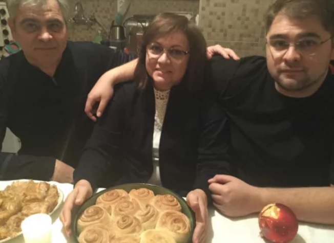 Борисов и Нинова със семейни снимки от Бъдни вечер