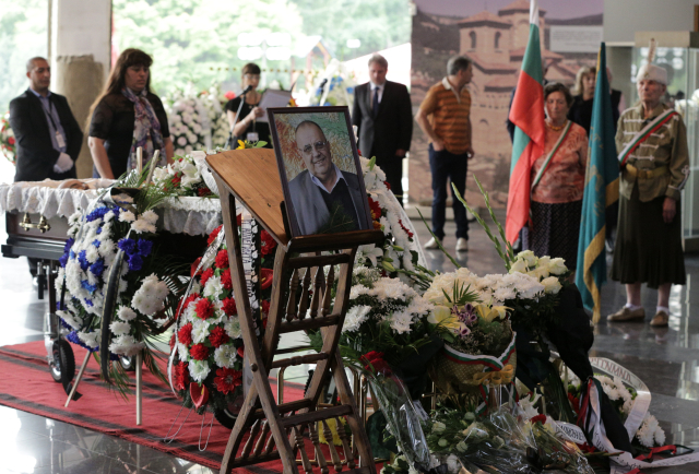 Десетки се стекоха да почетат паметта на проф. Божидар Димитров