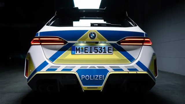 BMW M5 Touring също се превърна в патрулен автомобил