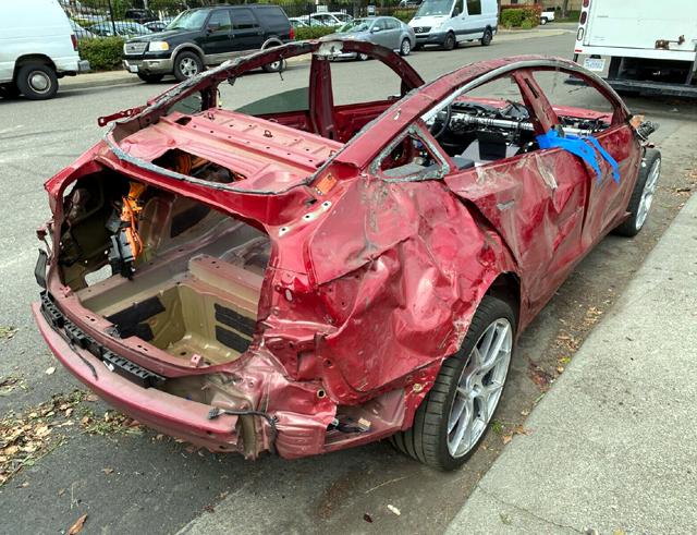  Някой е подготвен да даде хиляди за тази Tesla 