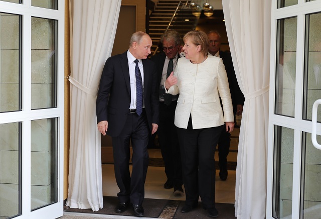Меркел: Германия иска мир с Русия (СНИМКИ)