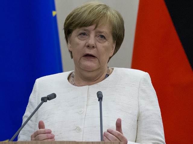 Меркел: Германия иска мир с Русия (СНИМКИ)