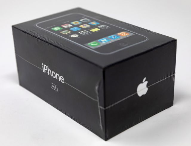 Как се промени цената на iPhone от 2009 година до сега?