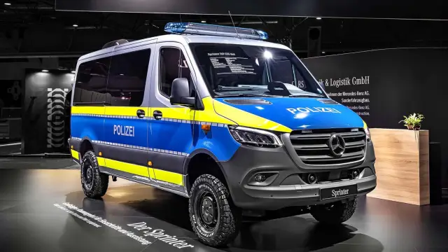 Нови полицейски автомобили от Mercedes