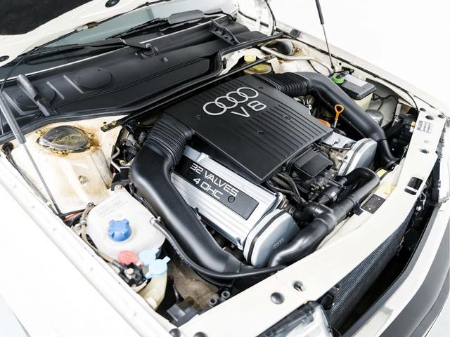 Някой да търси чисто ново Audi V8?