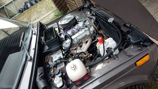  В Англия се продава Niva с необикновен мотор 