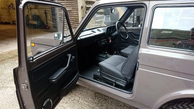  В Англия се продава Niva с необикновен мотор 