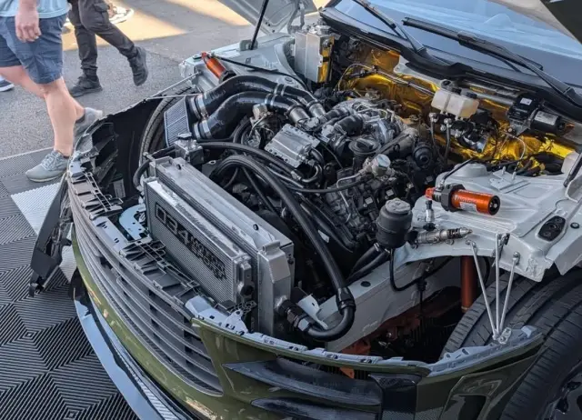 Ентусиасти трансфораха Porsche Macan в дрифт играчка с мотор от Audi