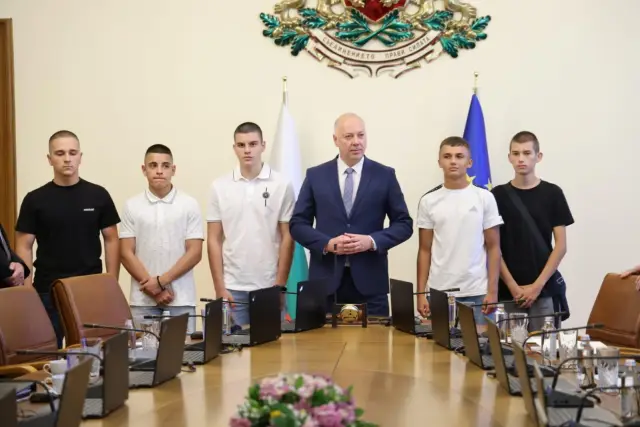 Министрите приветстваха деца, взели участие в гасенето на огъня в Сунгурларе