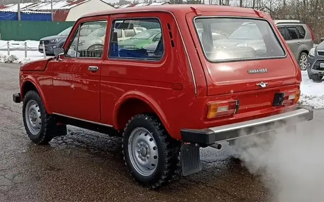 Руснаците несъмнено са полудели: За умопомрачителна цена се продава класическа Lada Niva, на съвсем половин век