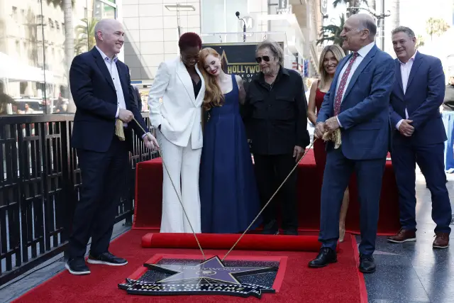 Джесика Частейн получи звезда на Алеята на славата (СНИМКИ)