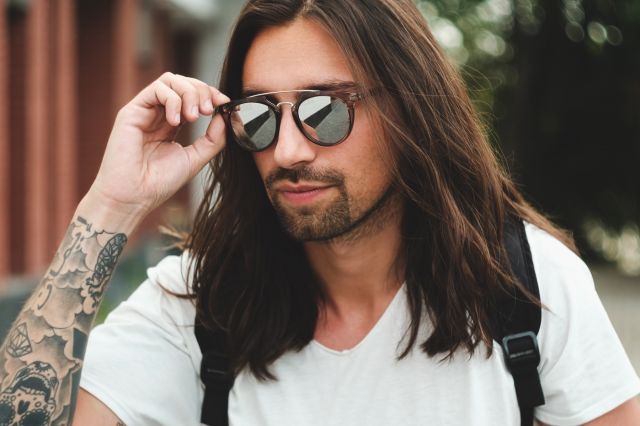 Как да изберете перфектния модел слънчеви очила за вашата форма на лицето? Ръководство за мъже