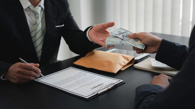 България тегли все по-скъпи заеми