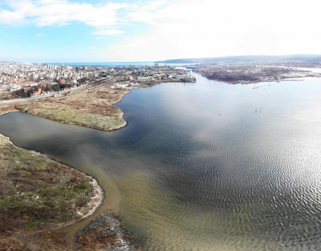  Фекалиите на Варна изтичат неконтролируемо в езерото (СНИМКИ) 