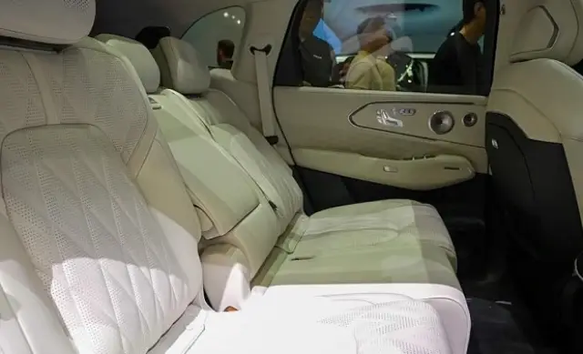 Zeekr 8X предефинира лукса при хибридните SUV модели