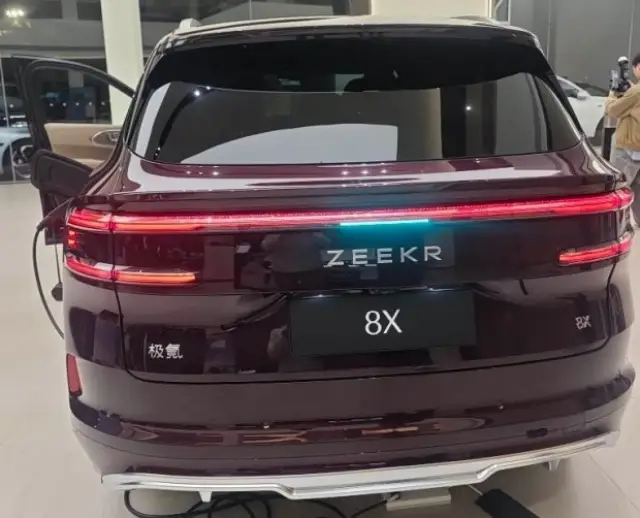 Zeekr 8X предефинира лукса при хибридните SUV модели