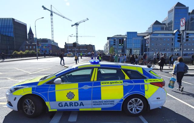 Полицай бе тежко ранен с огнестрелно оръжие в Северна Ирландия