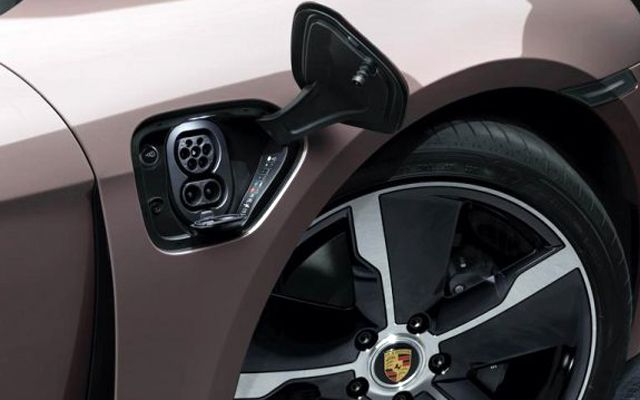  Porsche пусна базов Taycan за Европа 