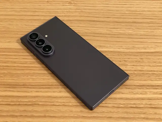 Запознаваме ви първи с новите сгъваеми смартфони на Samsung. Ето и колко струват у нас