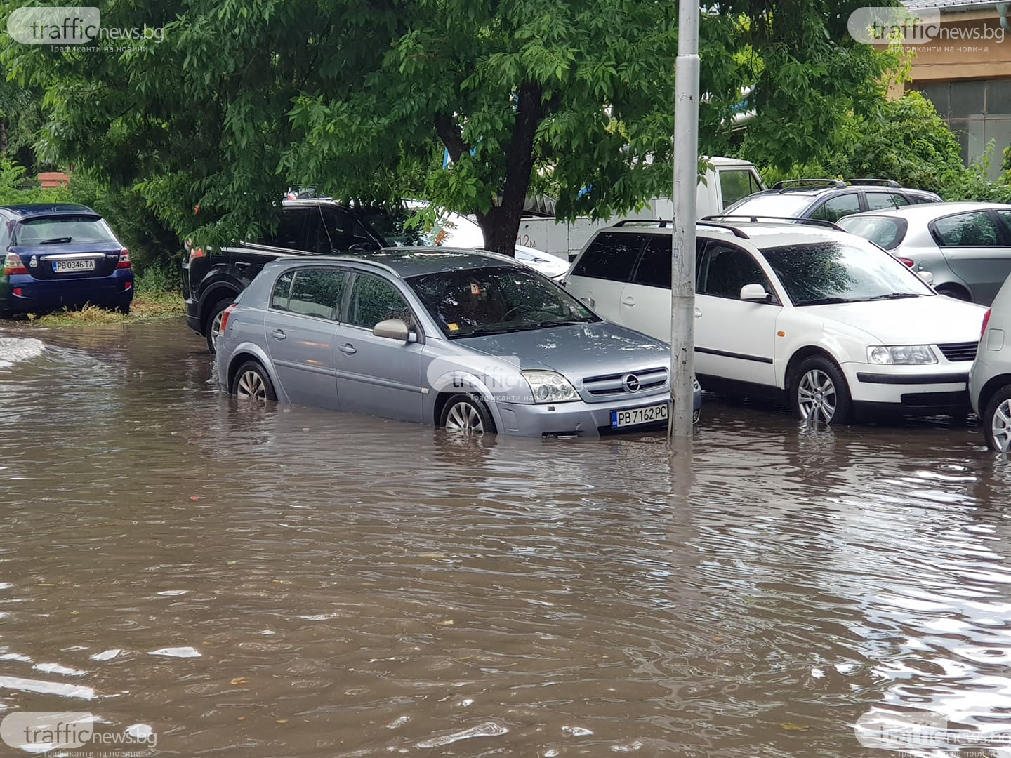 Пловдив под вода, улици и подллези са блокирани (ВИДЕО+СНИМКИ)