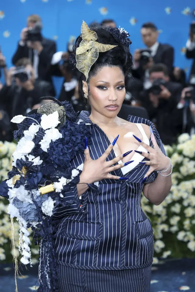  Звездите излизат на сцената на Мет Гала 2025, вижте най-впечатляващите визии (СНИМКИ/ВИДЕО) 