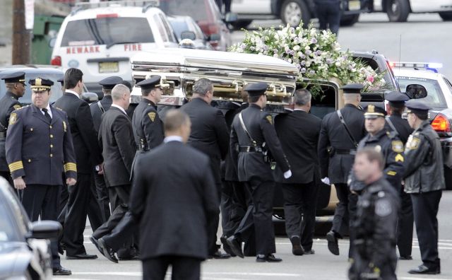 Уитни Хюстън – глас, който ще живее постоянно (ВИДЕО/СНИМКИ) | ФАКТИ.БГ Уитни Хюстън – глас, който ще живее постоянно (ВИДЕО/СНИМКИ)