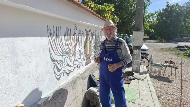  За Деня на будителите: Христо Панев рисува дома на поетесата Ваня Петкова 