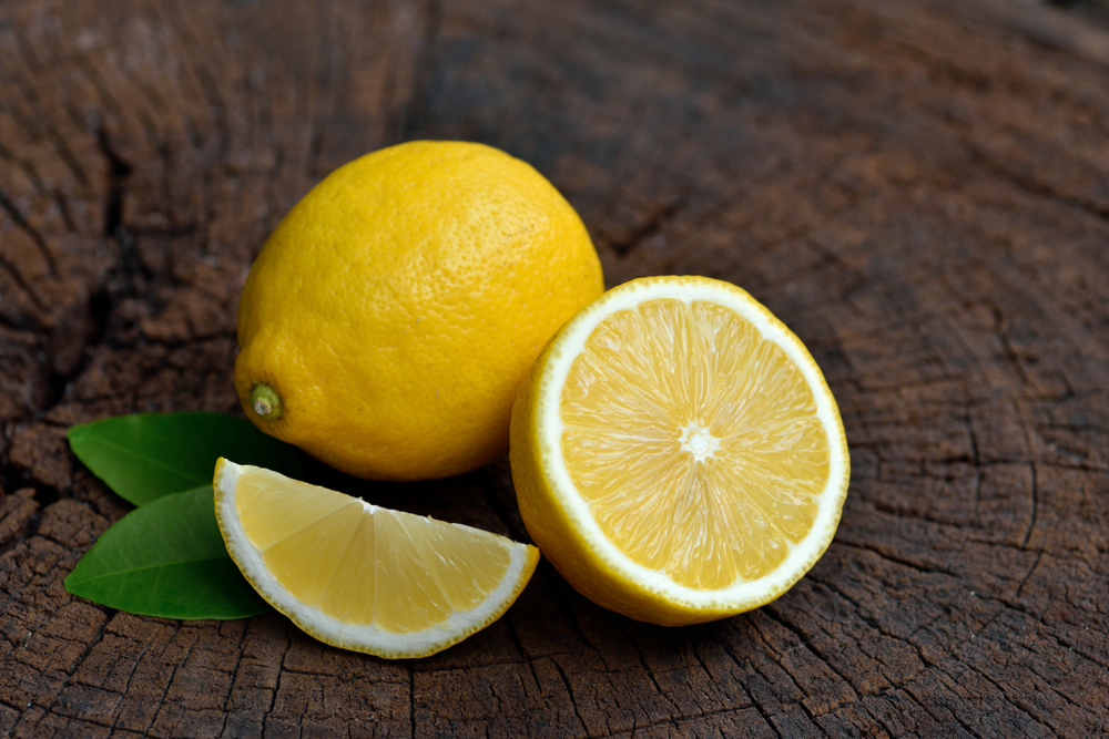 Какво се случва, ако държите лимон на нощното шкафче