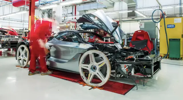 Знаете ли колко струва да ремонтираш Ferrari LaFerrari?