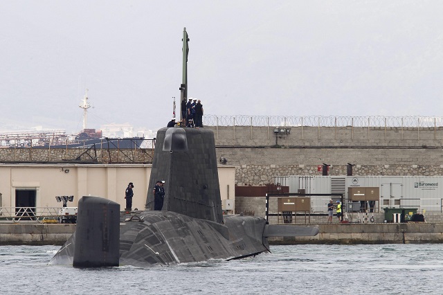 Ядрена тревога на борда на подводница хвърли Великобритания в паника