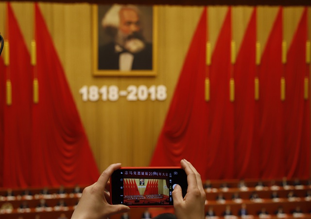 Пекин: Карл Маркс е най-великият мислител на съвремието ни (СНИМКИ)