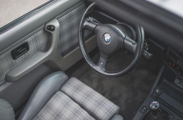  Продава се 32-годишно BMW M3 (E30) за 125 000 лева 
