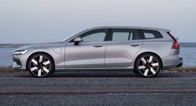 Volvo показа новите S60 и V60