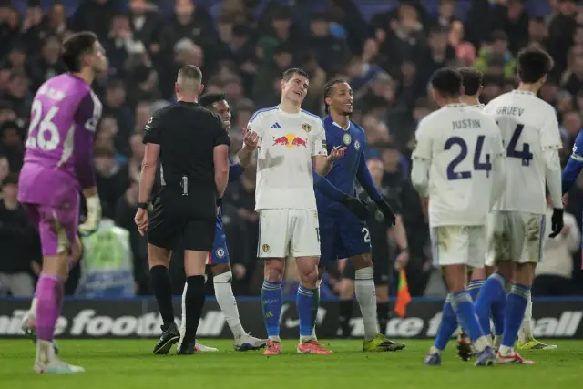 Лийдс и Илия Груев взеха точка от Челси, макар че губеха с 0:2 на " Стамфорд Бридж " 