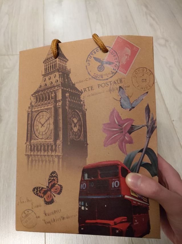  Подаръчни торбички с лика на Адолф Хитлер - консуматор пред ФАКТИ 