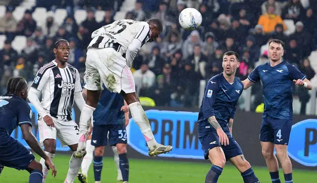Ювентус измъкна точка от Лацио в драматичен мач с четири гола