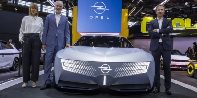 Opel показа в Париж бъдещето на комбито