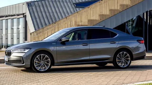 Skoda Superb стана още по-мощна, но и икономична