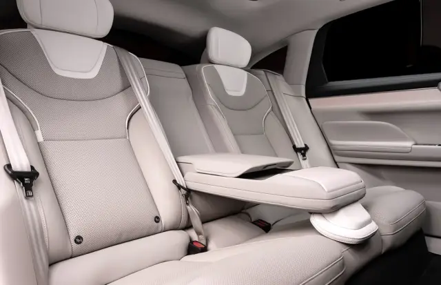 У нас един дойде един от най-сигурните коли, създавани в миналото. Вижте и какъв брой коства новото Volvo ES90