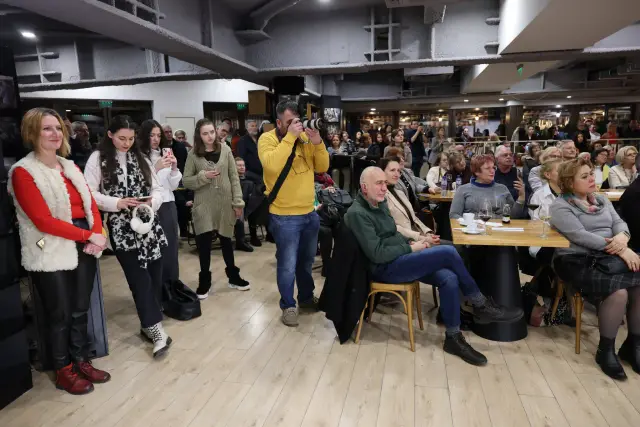 Премиерата на „Цвете от куршуми“ препълни „Перото“ в НДК (ВИДЕО)